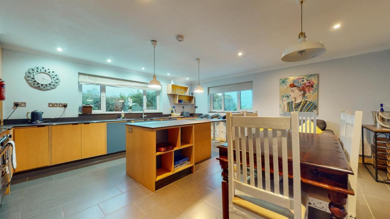 Jaw-Dropping Beach House In Anglesey Benllech Exterior photo